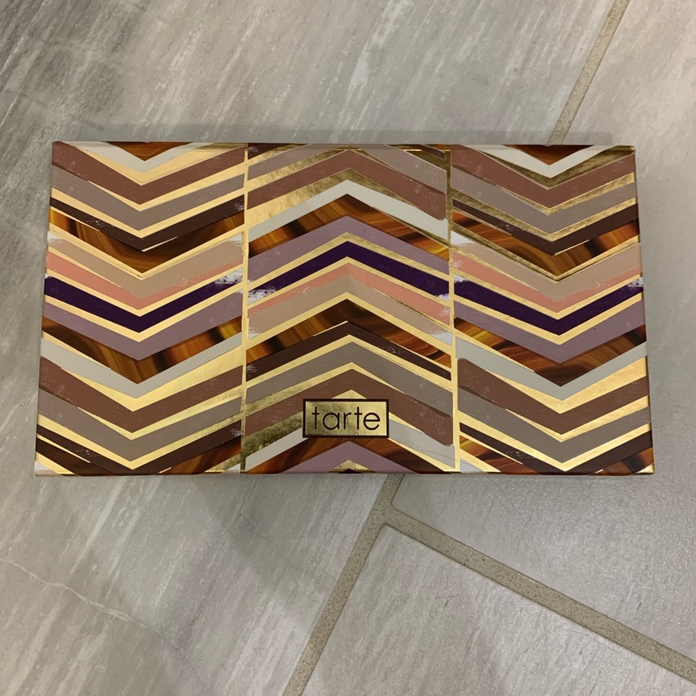 Tarte eyeshadow and face shaping palette
